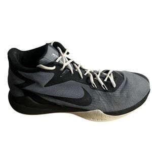 Nike Men’s Black and Gray Zoom Evidence lll  Sneakers